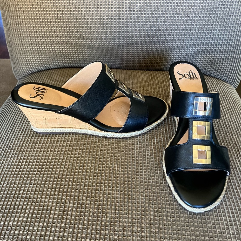 Sofft Wedge Leather Sandal Size 7.5
